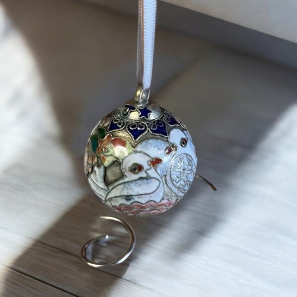 Vtg Cloisonné  Christmas Bulb Ornament Hand Painted Dove Heart Flower Silver - Picture 4 of 8